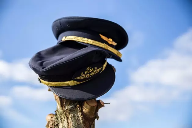 Pilot hat